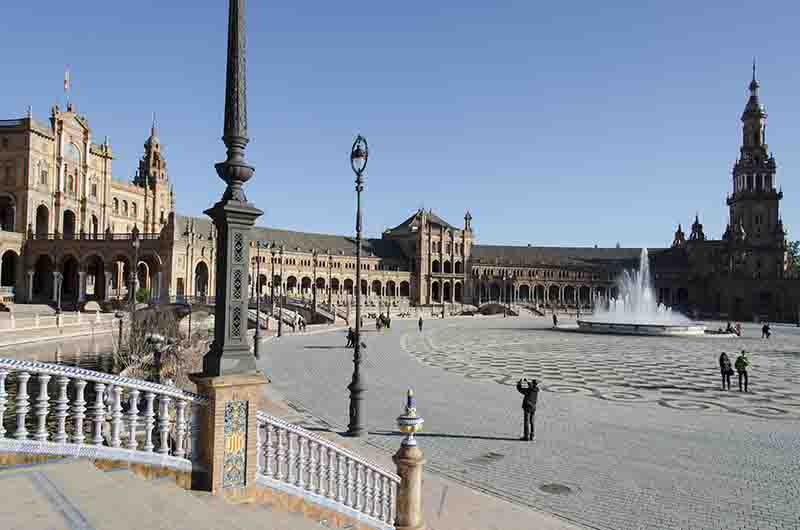 Sevilla 026 - parque de María Luisa - plaza de España.jpg
